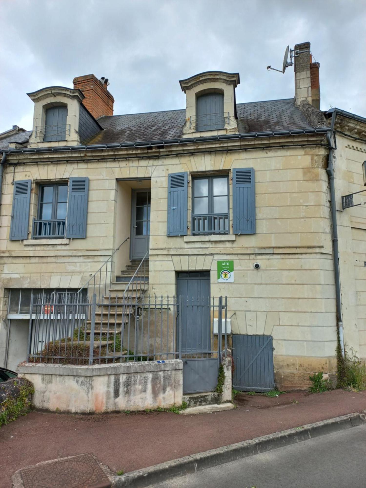 Agreable Maison De Ville Au Coeur De Chinon Exterior photo